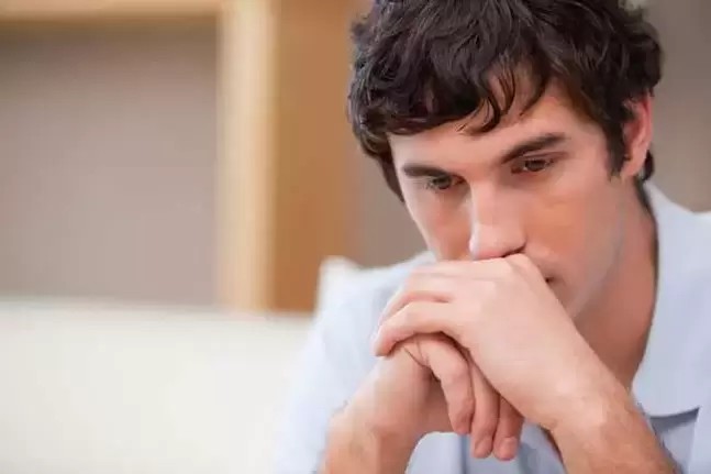 Inpotentzia pairatzen duen gaztea