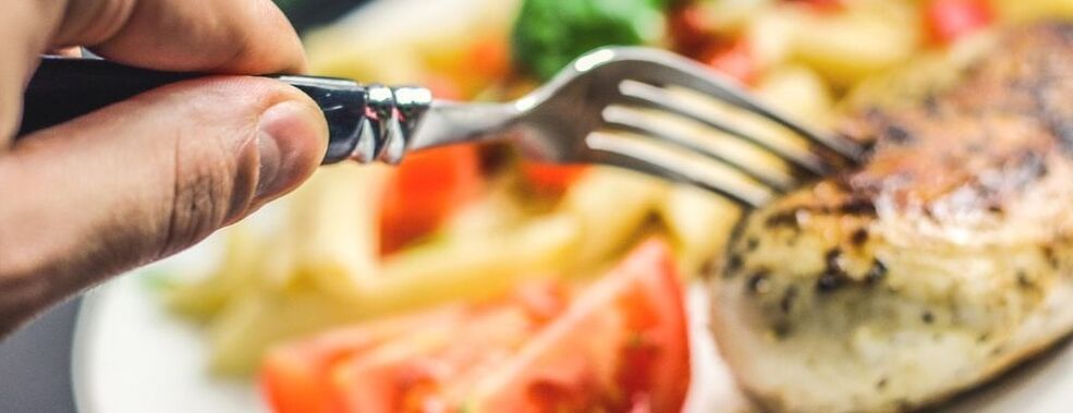 Bazkariko haragia gizonezkoen menuan potentziarako